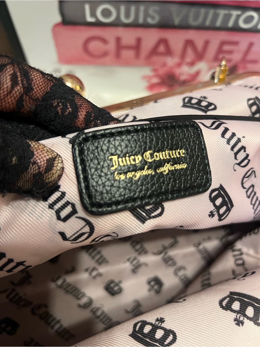 Juicy Couture NWOT kiss luck Faux-Leather with Pearl & Chain crossbody bag - Picture 13 of 13